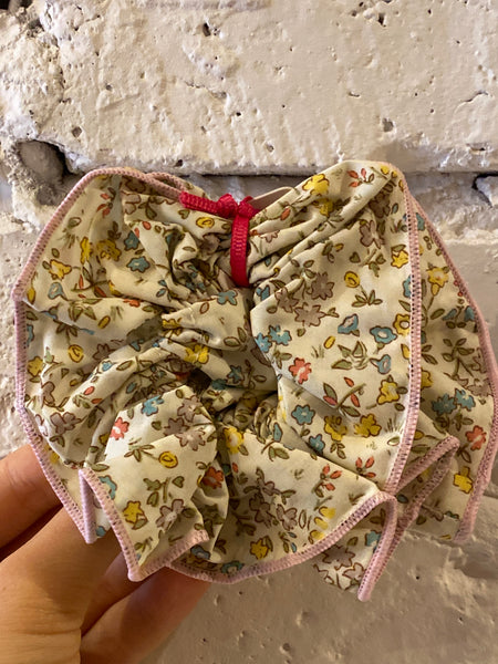 GUMIČKA SCRUNCHIE KVETINOVÁ