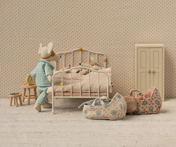KOVOVÁ VINTAGE POSTEĽ off white